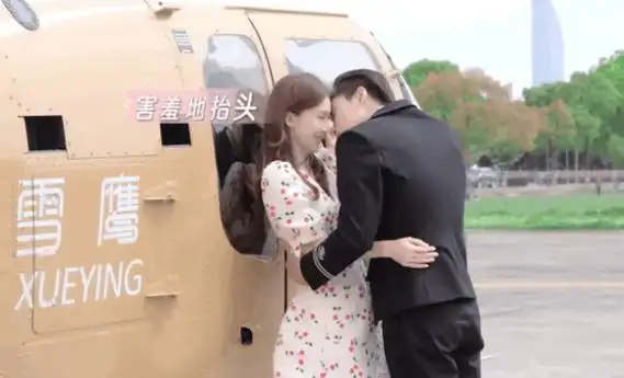 金晨和鲜肉拍吻戏夸对方会亲和成龙侄子恋爱有10个绯闻男友