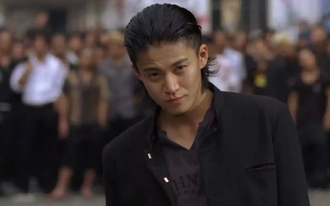 一个时代或者某个时段的流行指标之一,发型跟时装相比,可以"大动干戈