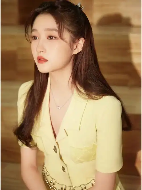 ootd关晓彤这波属实是拿捏住了