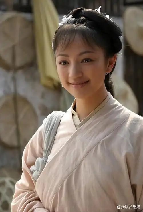 美女罗海琼:曾是舞蹈演员,37岁嫁进豪门,是演员也是好妈妈