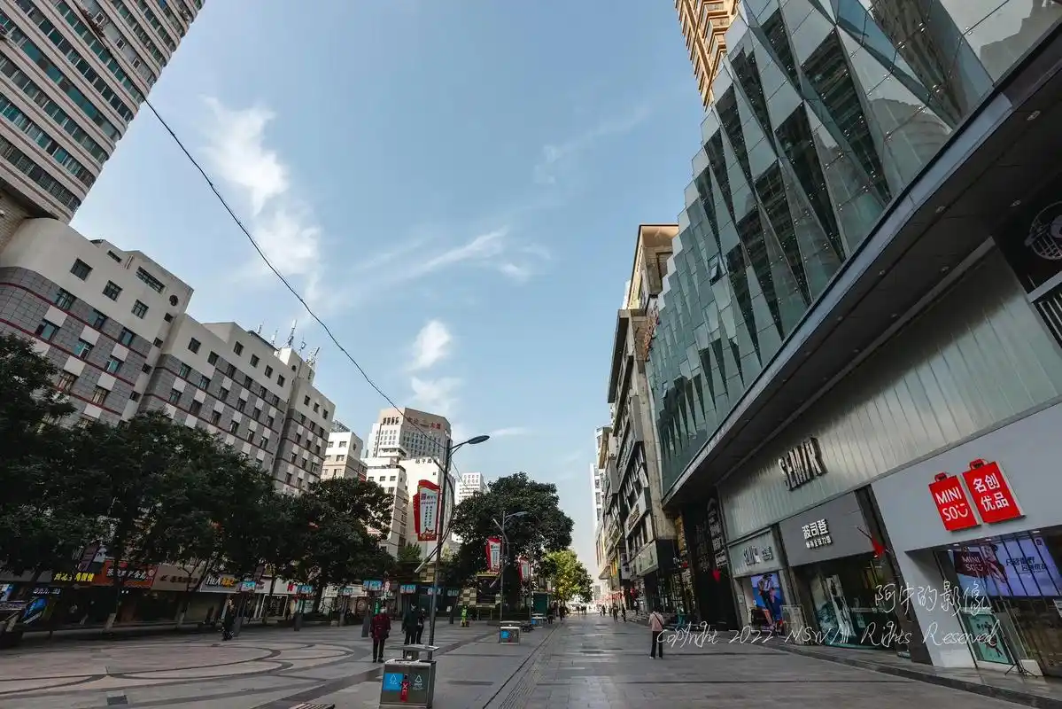 冷冷清清张掖路.#兰州兰州 #扫街 #摄影 #疫情 #张掖路 - 抖音