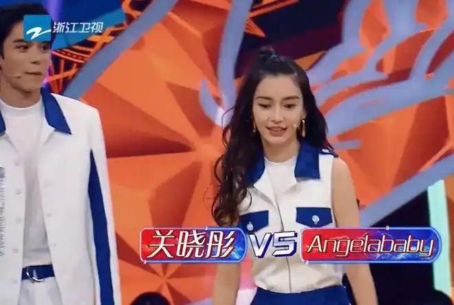 baby和关晓彤世纪同框身形对比太尬腿长终于不是优势了