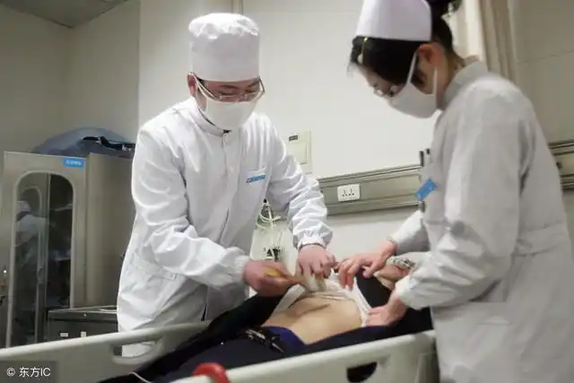 作为一个泌尿科女医生在面对男患者的时候是一种怎样的体验