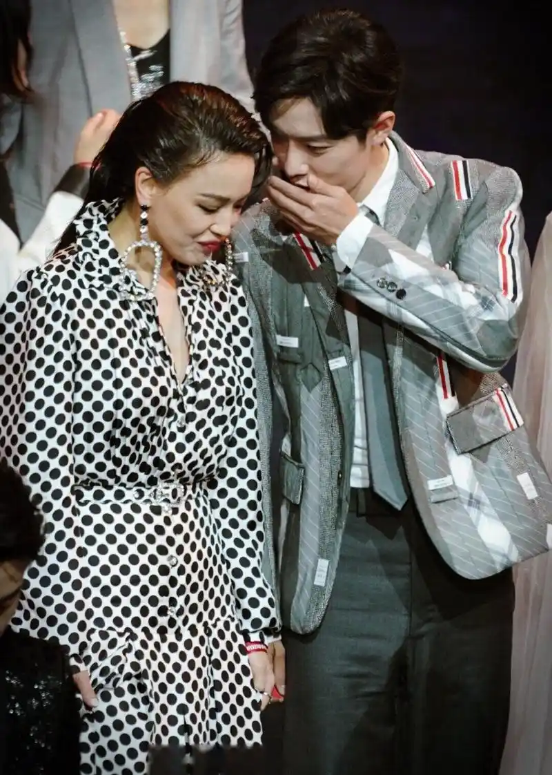 肖战舒淇同框!当年肖战在出道节目《燃烧吧少年》里是舒淇战队!