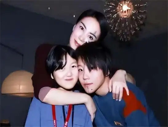 同为谢霆锋的女人,张柏芝养出3个乖乖男,王菲为何养出2个叛逆女