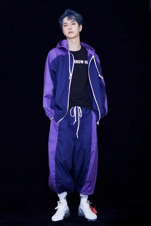 bx学院所有人都知道,表演艺术系的王一博跟美术设计系的肖战向来不和.