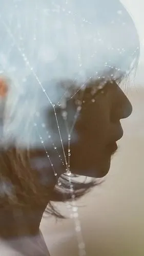 唯美灰白底色人物