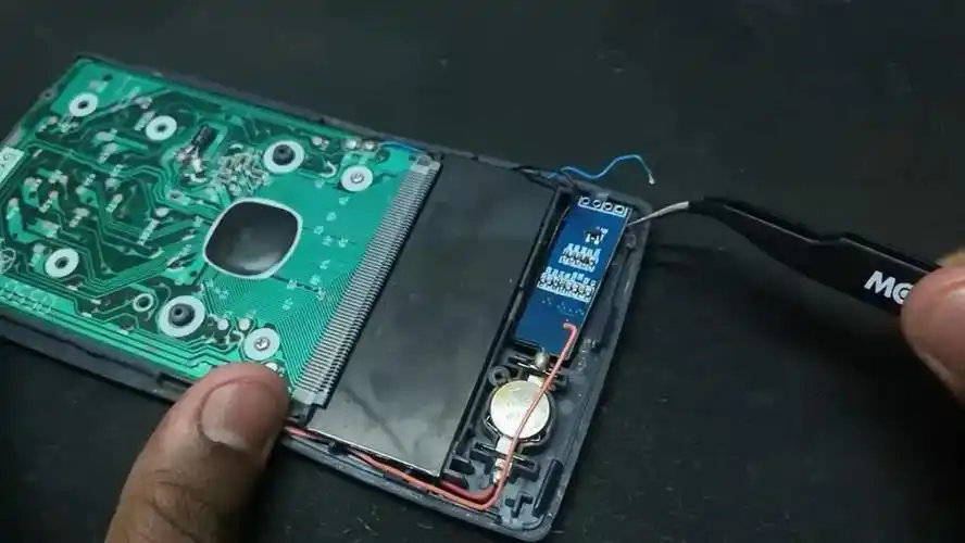 某宝售价仅112元,支持纽扣电池和太阳能电池双重供电