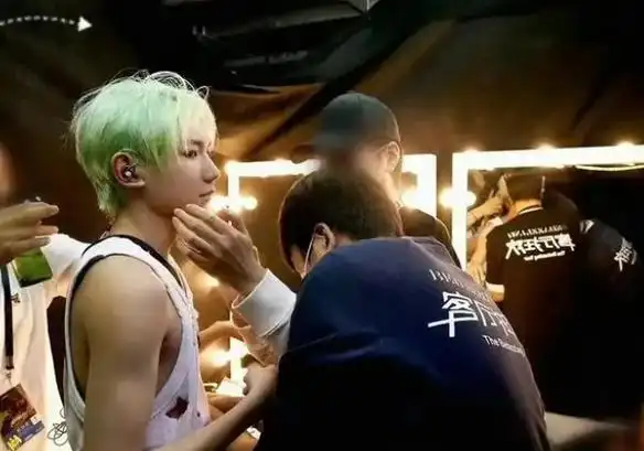 王源秀肌肉变身硬汉获赞!网友:打破刻板印象,鲜肉也可够男人味