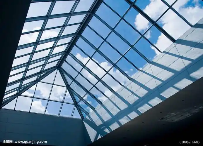 p>玻璃屋顶又称玻璃采光顶.