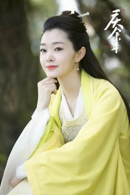 《庆余年》宋轶翻包 欧束气垫获赞