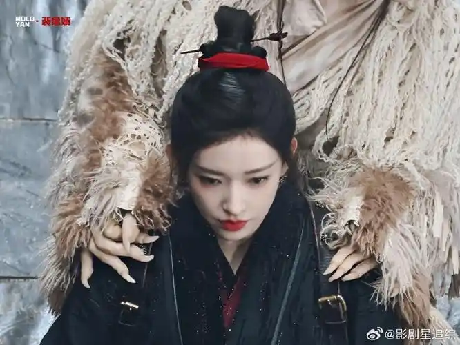 程潇青墨劲装造型##程潇又杀回了古装