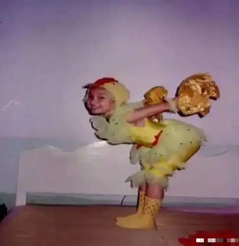 《乘风破浪的姐姐》童年照来了!网友:小时候就都是女神了