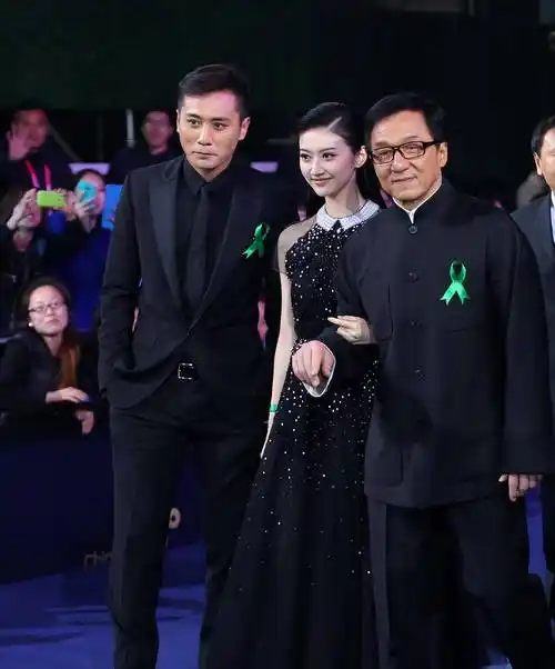 景甜认成龙当干爹,自爆"整容"把自己整残了_漂亮_干女儿_双眼皮