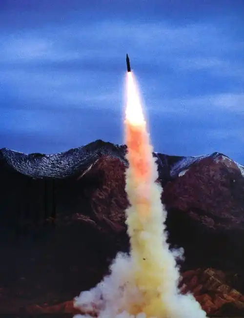 东风-21b导弹发射试验 29/35 隐藏描述