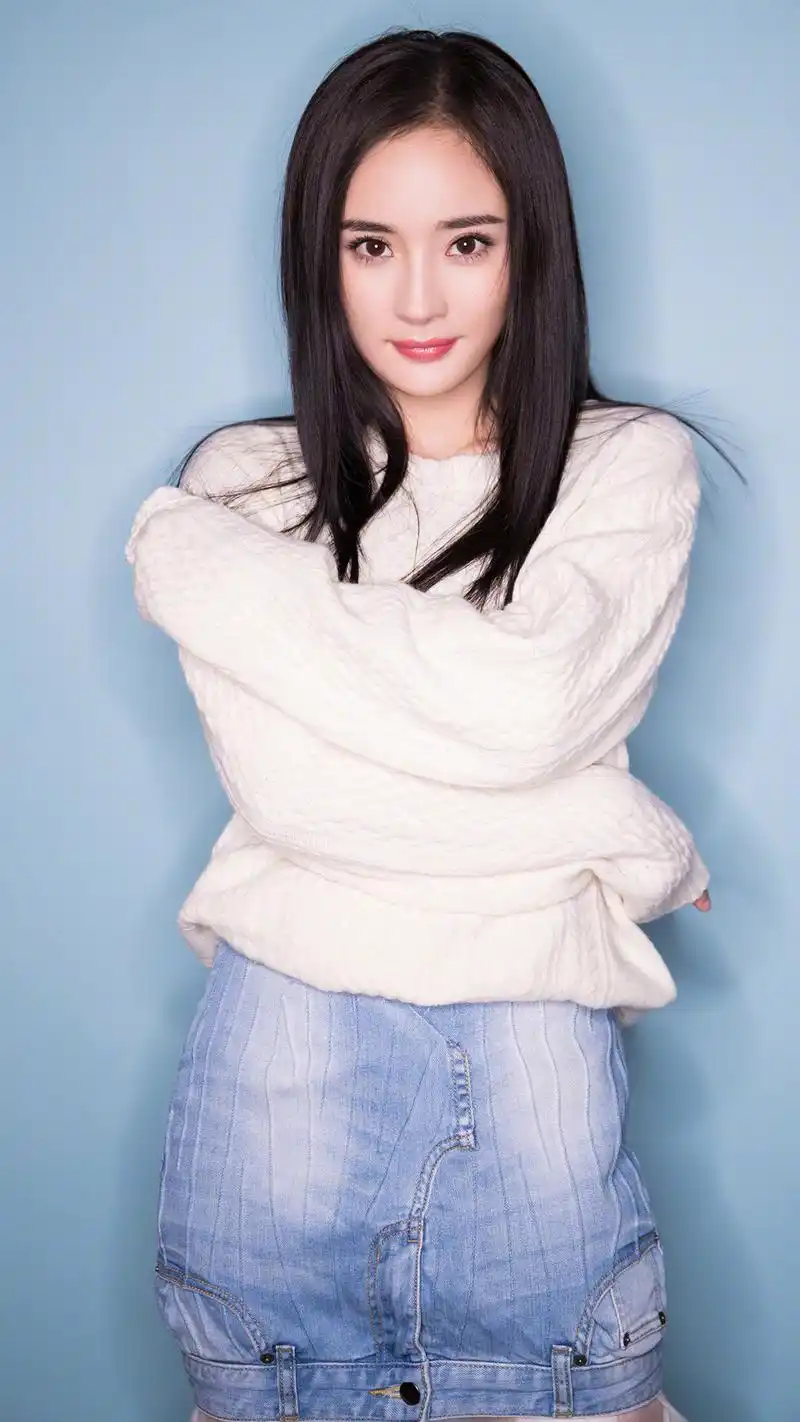 杨幂白毛衣蕾丝裙性感手机壁纸图片