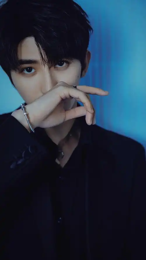 蔡徐坤高冷帅气写真手机壁纸_明星_手机壁纸下载_美桌网