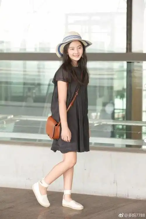 黄磊的大女儿黄多多,颜值高乖巧懂事家教好,今年12岁,8岁时的身高是