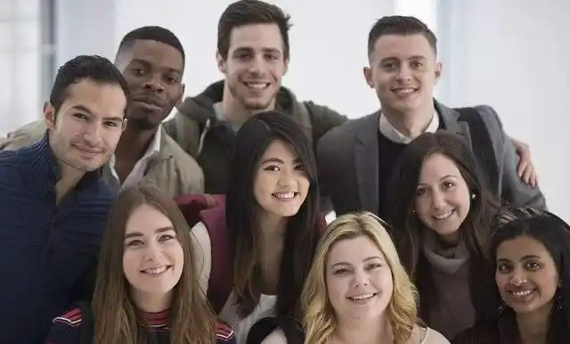 人类和猩猩有生殖隔离,为何明明有不同肤色的人种,人类却没有呢