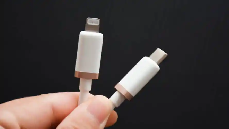 iphone 14 pro充电伴侣:大白20w充电器&硅胶数据线_苹果_支持_设计