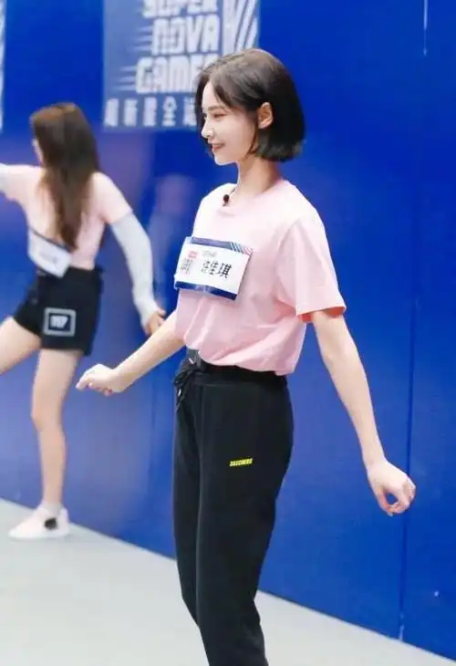 春天应该怎么穿范斯鞋许佳琪的5种穿法值得一学潮流又好看