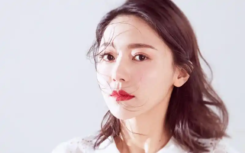 黄梦莹优雅迷人写真图片电脑壁纸