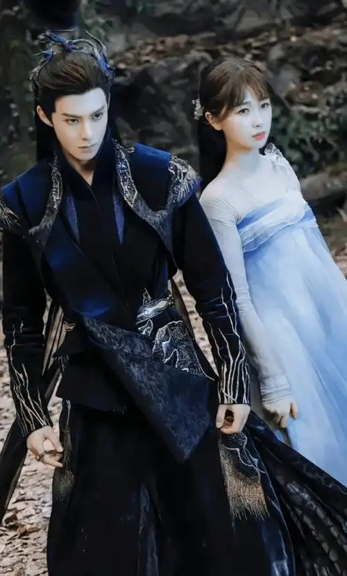 罗云熙白鹿新剧《长月烬明》首播,这部号称最强仙侠剧值得 .