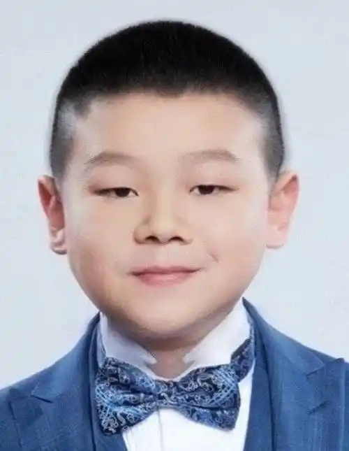 原创岳云鹏晒恶搞1988海报成龙易烊千玺刘德华等众星躺枪