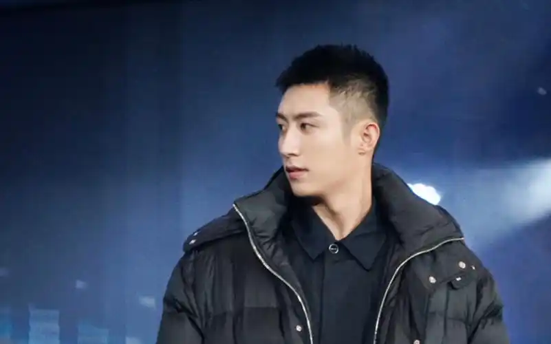 【黄景瑜】攻遍b站的鲸鱼1月照片合辑  寸头瑜回归【踩点】