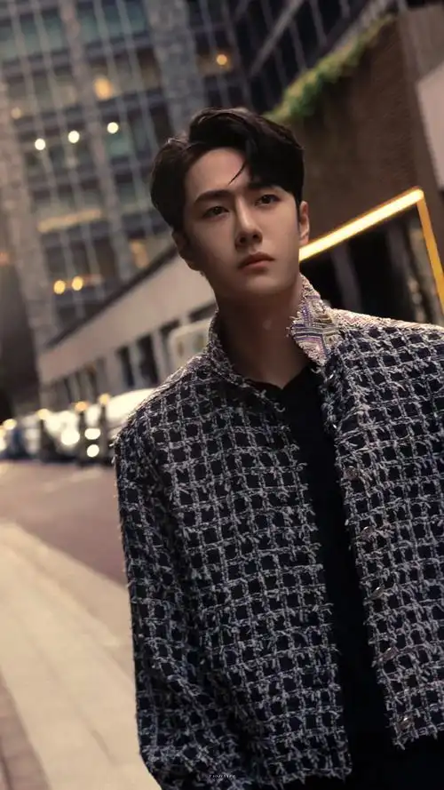 王一博东京街头漫步随拍