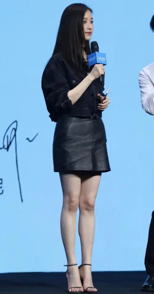 御姐倪妮白皙美腿大赏,肉乎乎的小脚丫可爱啦