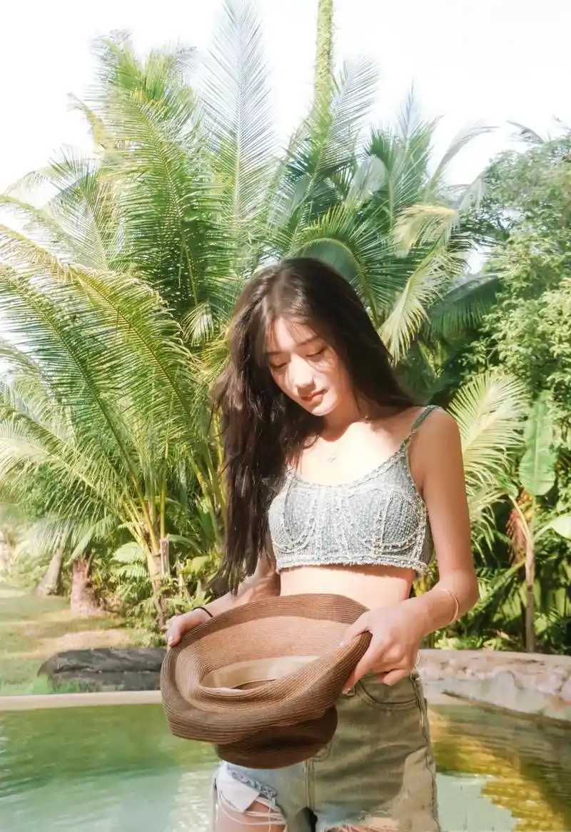 陈意涵在海边的牛仔照片美不美呢,你看到的是可爱还是性感呢?