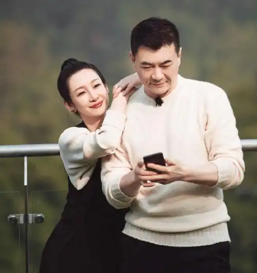 秦海璐人设崩塌从女霸总变身小娇妻结婚7年和王新军似新婚小夫妻