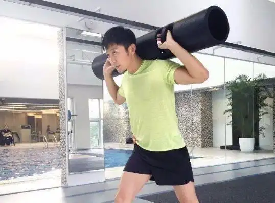 太敬业41岁李晨为演青春期少年控制体重暴瘦真相让人感动