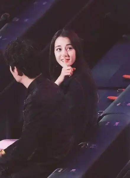 娜扎热巴罕见同框,未修图美的不相上下,网友:羡慕小公爷!