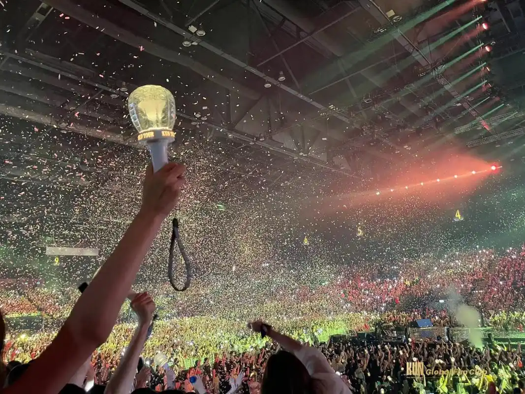 蔡徐坤香港演唱会#  谢谢蔡徐坤 谢谢ikun 谢谢all  #蔡徐坤2023迷