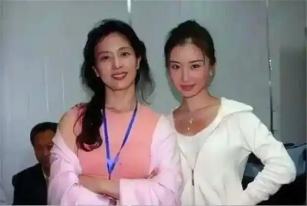 曾是舞蹈演员比天仙女儿美十倍刘晓莉与陈金飞关系不浅