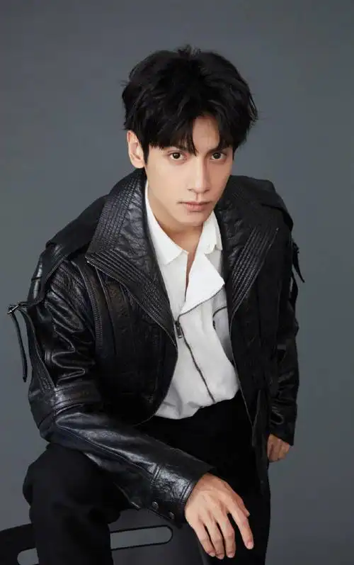 罗云熙冷酷帅气时尚写真图片,明星,高清,帅气,时尚,罗云熙,冷峻