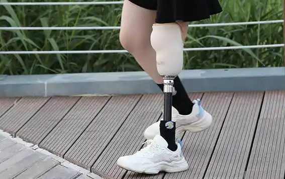 穿戴小腿假肢如何做到正常站立,步行_训练_身体_进行