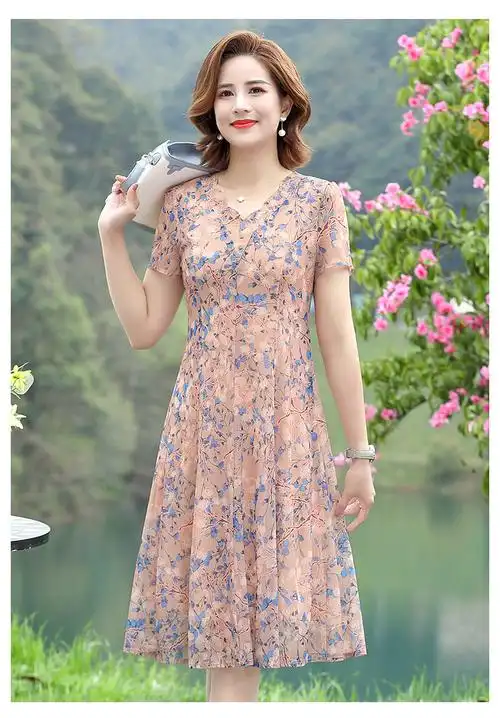 到膝盖的连衣裙妈妈夏装雪纺碎花中年妇女装气质40岁50中老年洋气网纱