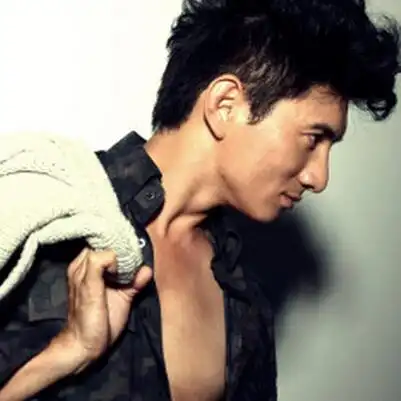 图吴奇隆侧脸图受尽年轻观众的万千宠爱