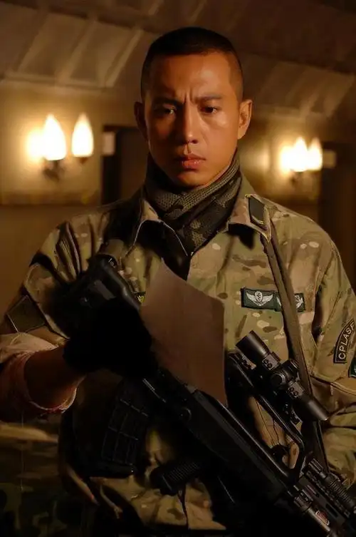 谷智鑫的身上就有着一种独属于军人的气质,可以说是"老天爷赏饭吃".