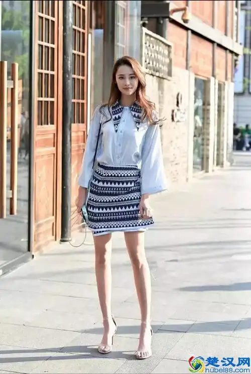 高跟鞋配什么裙子好看(女人高跟鞋搭配大全)秒变小仙女