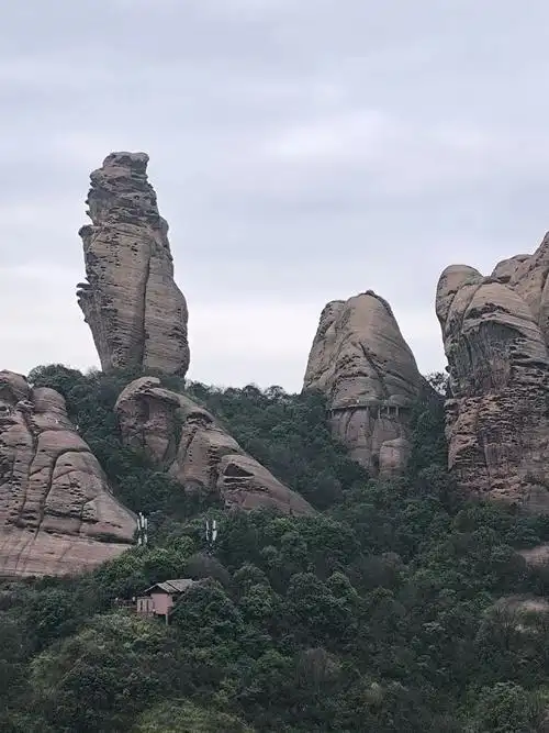 江西鹰潭弋阳龟峰玻璃栈道风景优美!鹰潭寻梦龙虎山夜景漂亮!