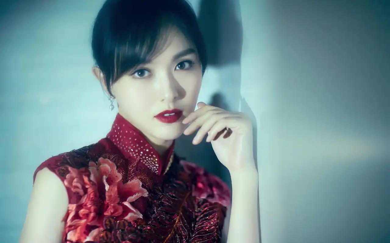 唐嫣红色性感撩人写真桌面壁纸