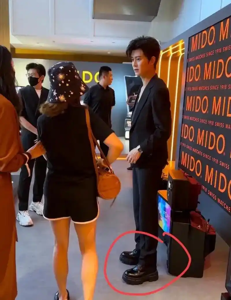 任嘉伦为了显高真的拼了!