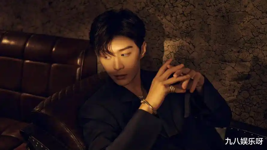 杨紫新剧合作爱豆,被质疑:资源降级_范丞丞_偶像_作品