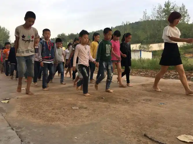 精彩"   新学期,新理念,新思路,新行动,凤凰园学校一直把孩子的德育