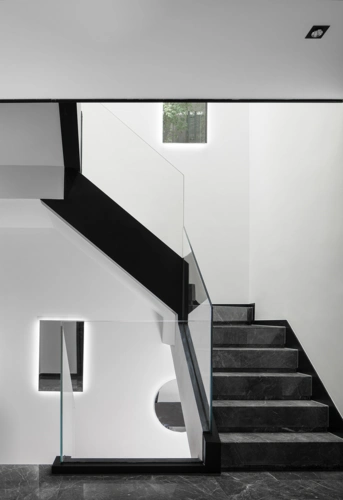 现代简约风别墅楼梯装修效果图