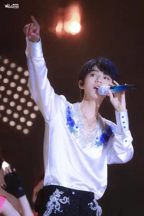 王俊凯十周年演唱会单人机位##陪王俊凯奔赴每一个十年